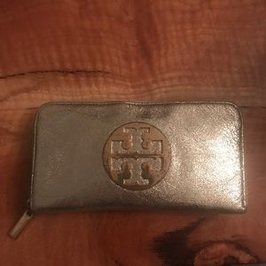 Vintage Tory Burch Wallet in Metallic Gold